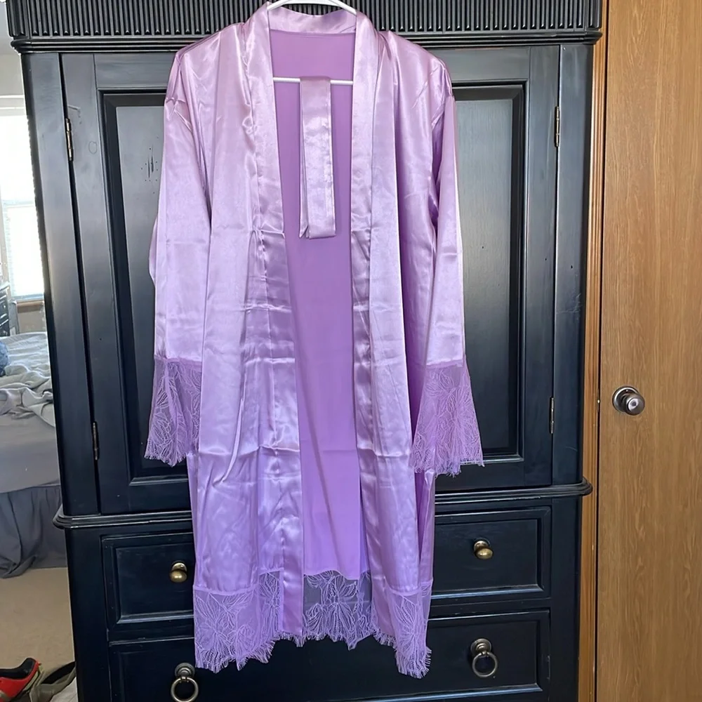 Mentionables Robe - Picture 7 of 11